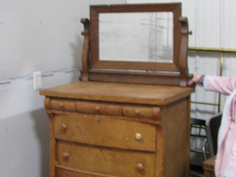 lot 58 image: Antique Dresser