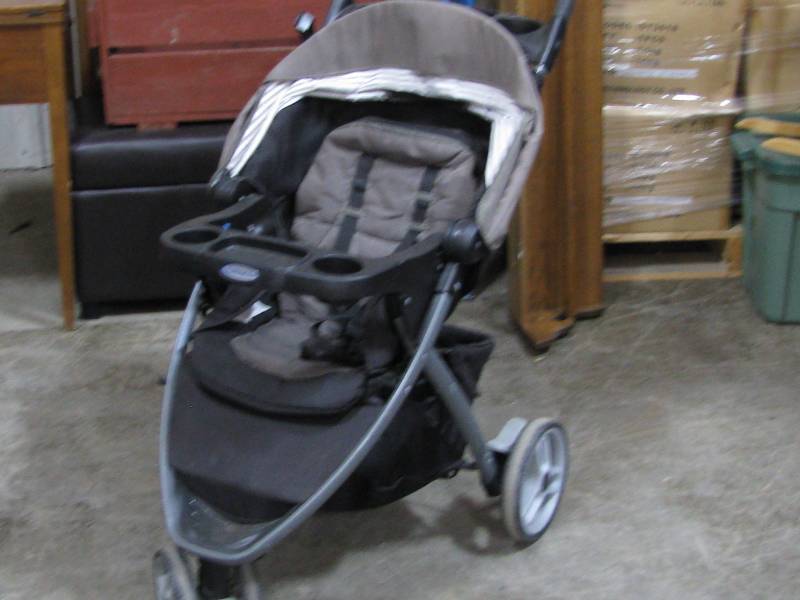 lot 61 image: Graco Stroller