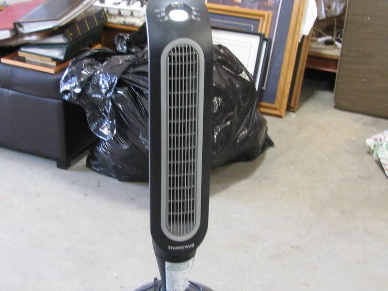 lot 66 image: Tower Fan
