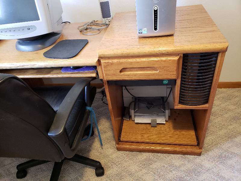 lot 6 image: Oak Corner Desk  Work Area, Office Chair