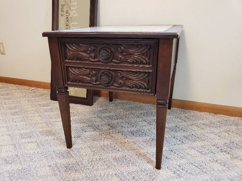 lot 12 image: Vintage End Table & Wall Dcor