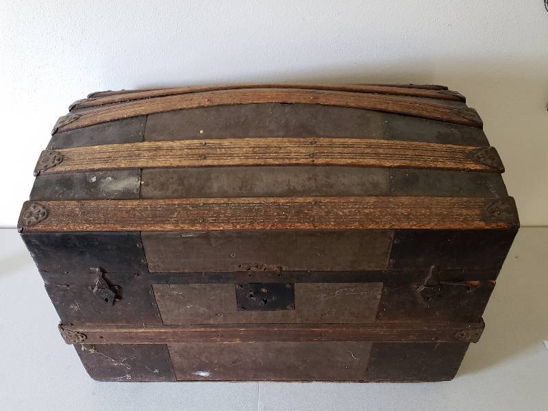 lot 16 image: Antique Steamer Trunk