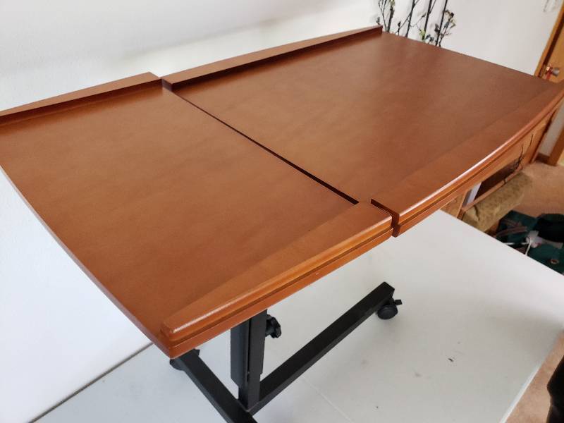 lot 20 image: Adjustable Ergonomic Work Station