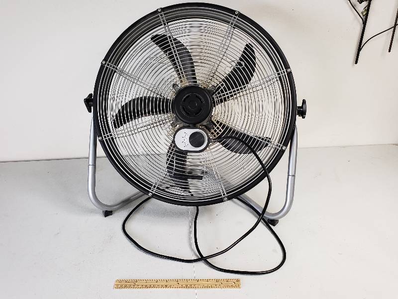 lot 31 image: 20 Shroud High Velocity Floor Fan