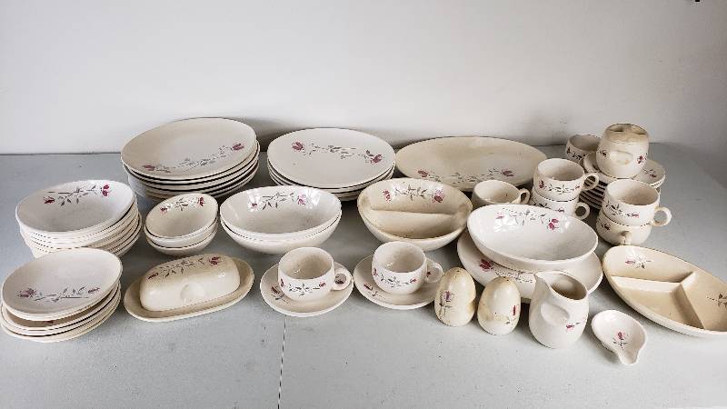 lot 35 image: Large Group of Franciscan Duet Dishware