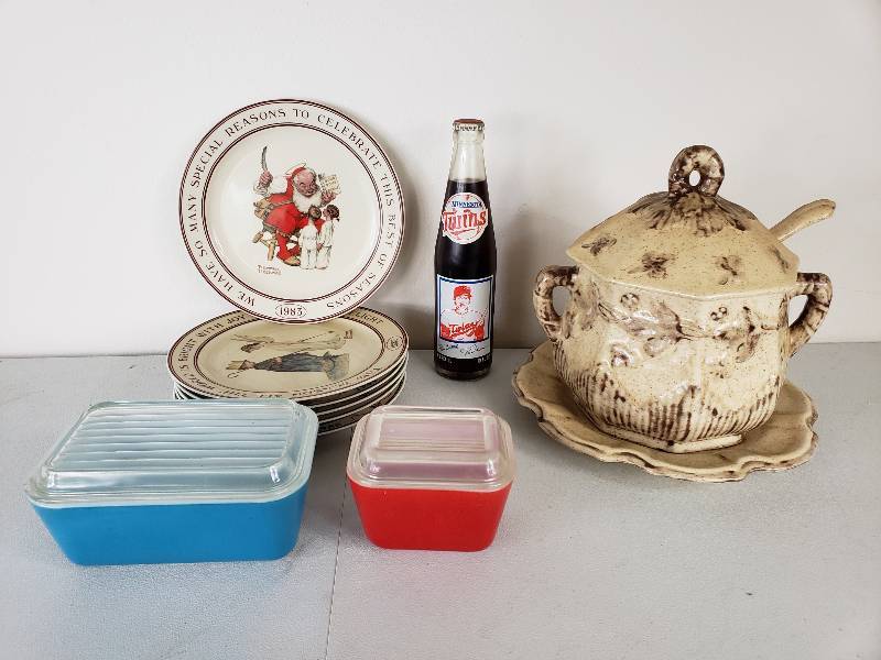 lot 40 image: Vintage Covered Pyrex, Collectors Plates, Coca-Cola Bottle