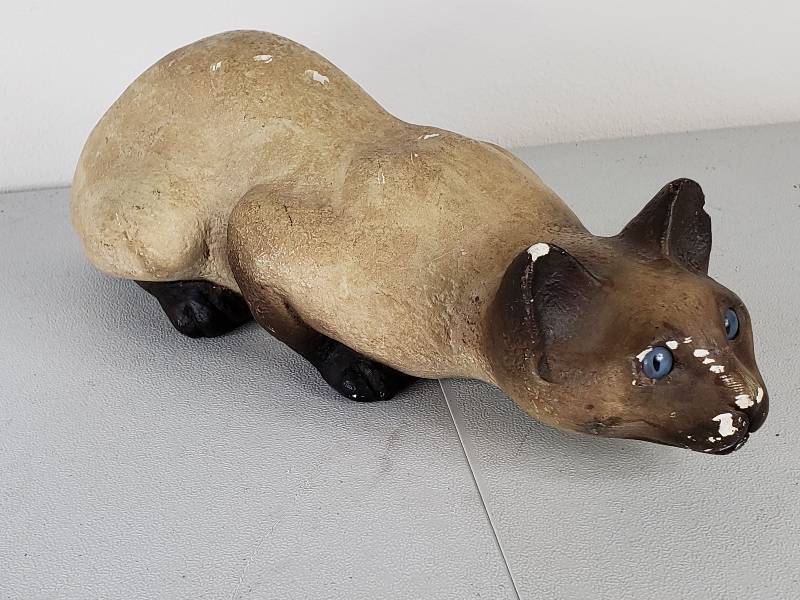 lot 45 image: Vintage Chalkware  Plaster Cat