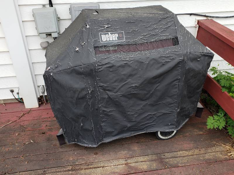 lot 52 image: Weber Gas Grill w Propane Tank