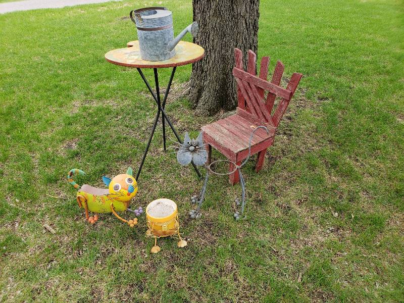 lot 59 image: Group of Lawn Dcor
