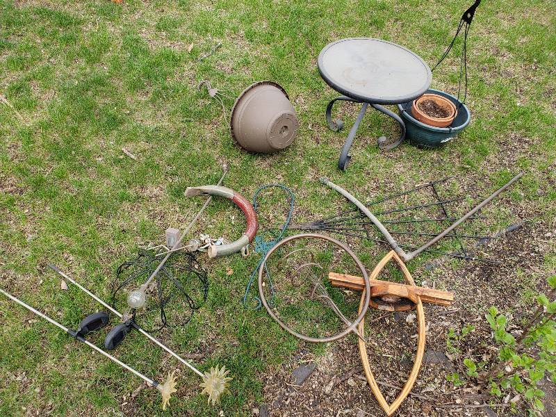 lot 63 image: Copper Lawn Art, Small Garden Table, Lawn Dcor, etc