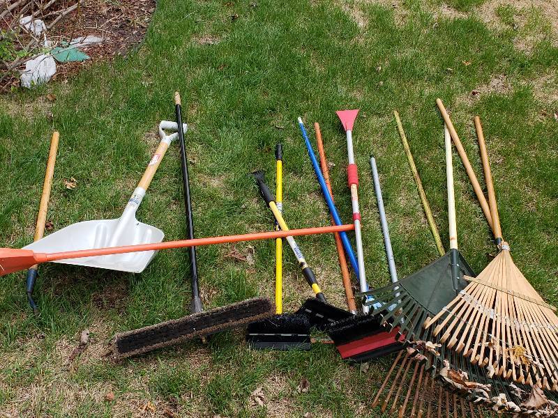 lot 66 image: Rakes, Shovels, Brooms, etc.