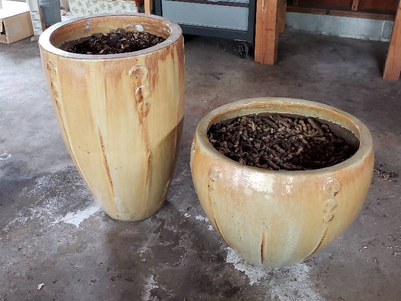 lot 69 image: (2) Large Porcelain Planters