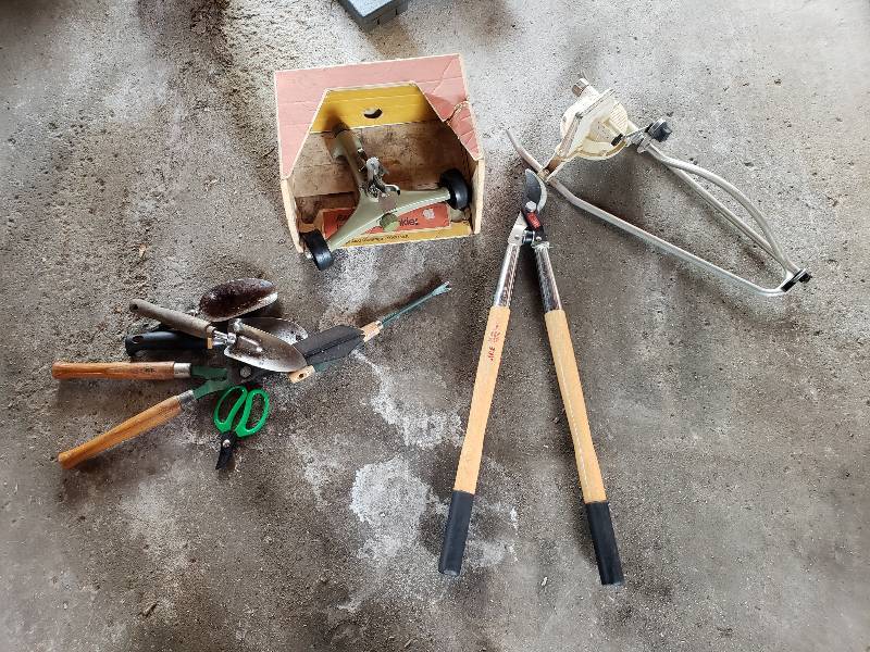 lot 72 image: Garden Tools, Sprinklers, Hedge Clippers, etc.