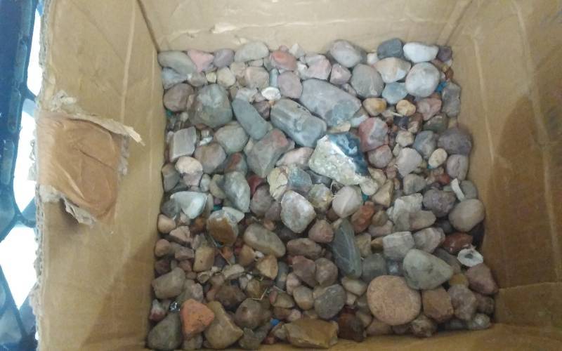 lot 3 image: Box Of Agates, Rocks, (Lapidary)