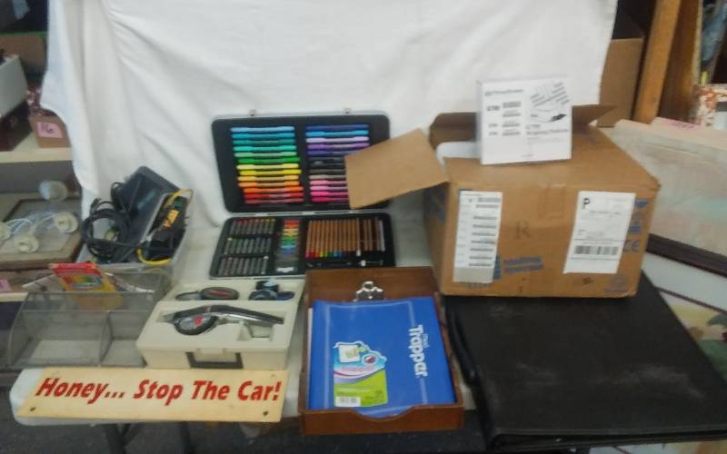 lot 21 image: Lot Of Office Related Label Maker, Pitney Bowes Mailing System, Artist Pen Set, Portfolio