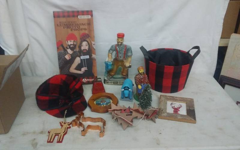 lot 32 image: Collection Of Paul BunyanLumberjack Decor