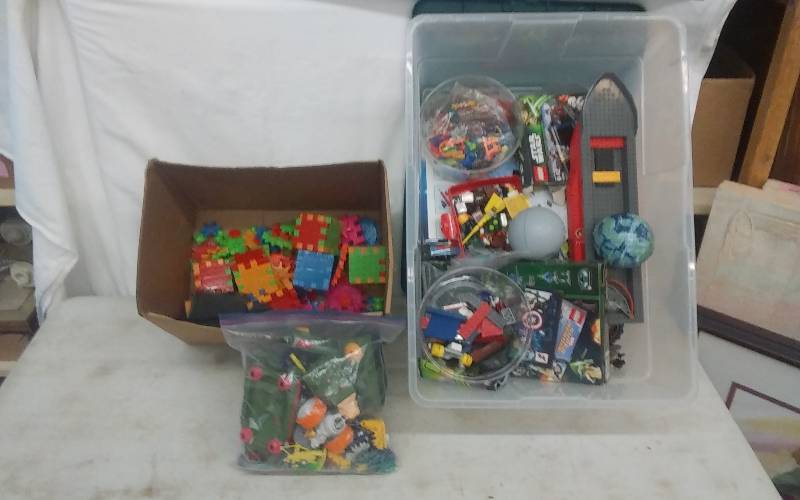 lot 33 image: Bin Full Of Legos & Other Blocks