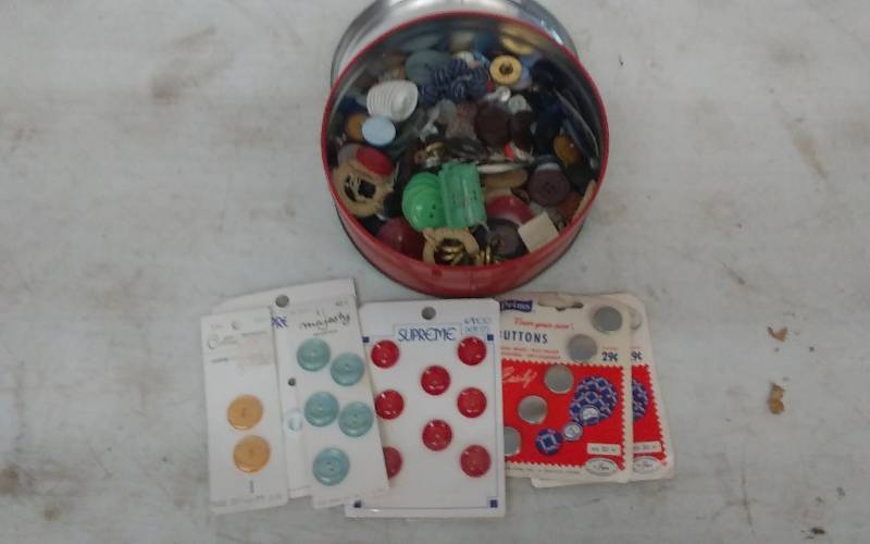 lot 40 image: Vintage Tin Of Sewing Buttons