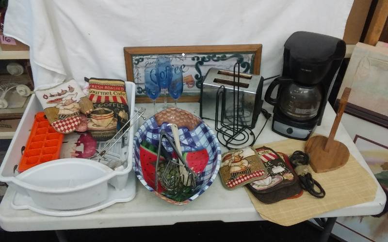 lot 45 image: Lot Of Kitchen Related
