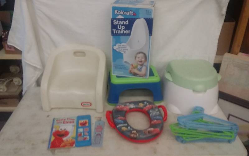 lot 49 image: Kids Booster Seat, Step Stool, Potty Chairs & Training, Hangers