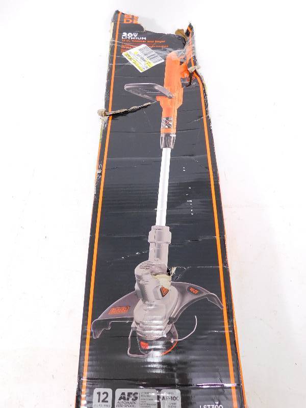 lot 5 image: 20V MAX Lithium 12 in. TrimmerEdger