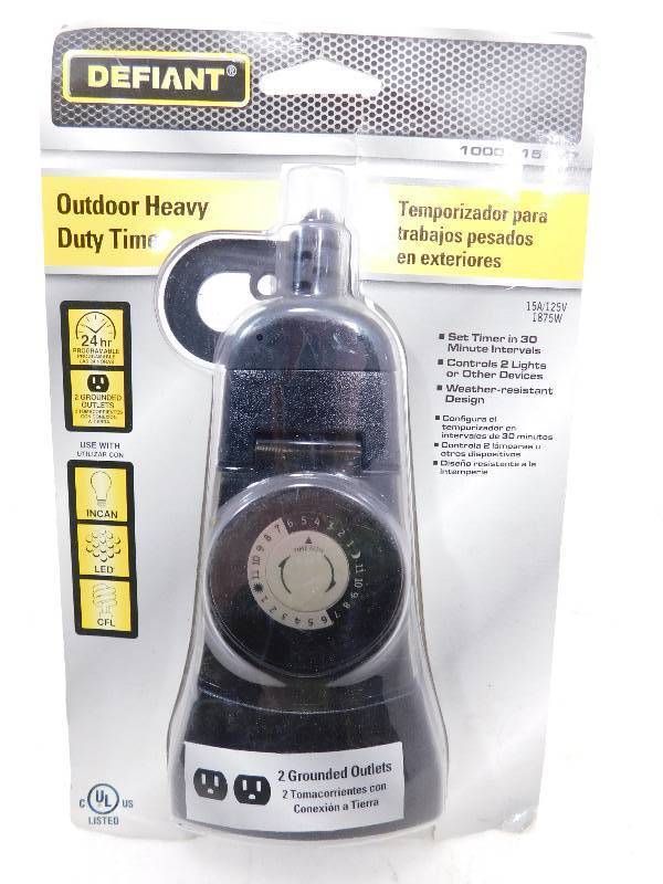 lot 18 image: Defiant Outdoor Heavy Duty Timer