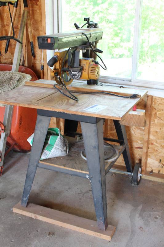 lot 313 image: DeWalt 7730 Table Saw w Powershop 10in. Blade