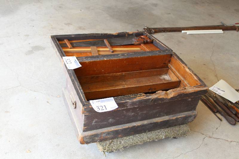 lot 322 image: Wood Tool Box