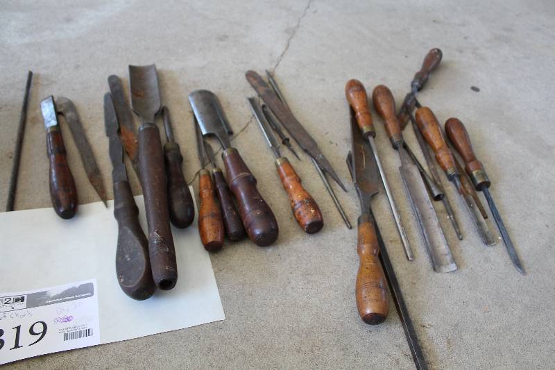 lot 319 image: Lot of (20) Wood Chisels
