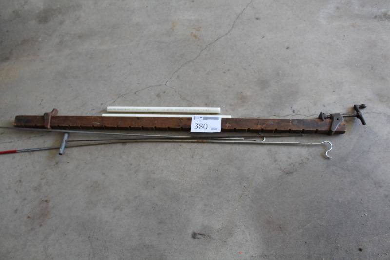 lot 380 image: Metal Hooks, Pipe Vise