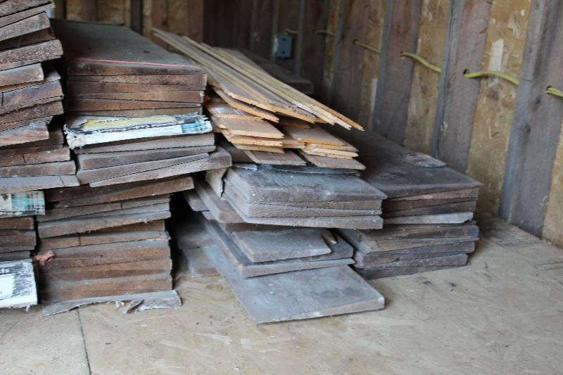 lot 384 image: Lot of (Approximately 40) 10in. Width Wood Siding