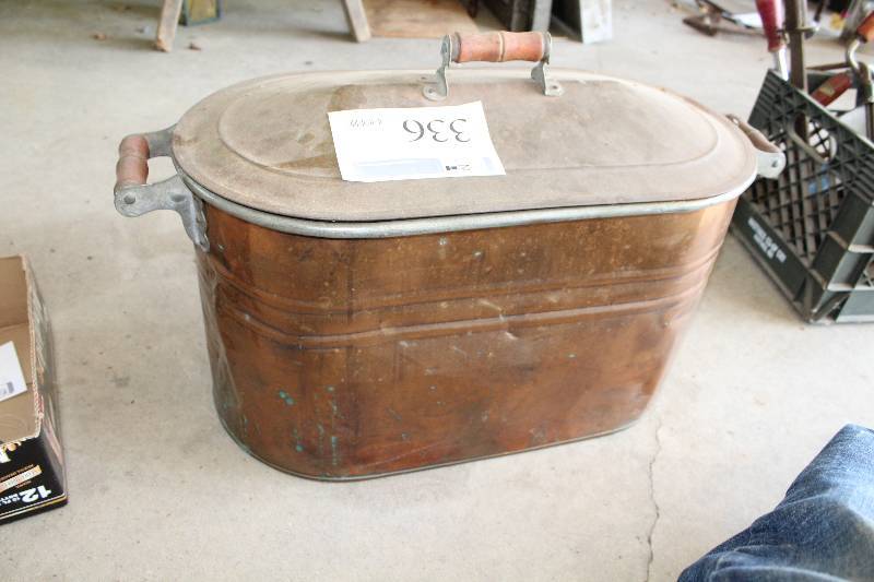 lot 336 image: Metal Pot w Lid