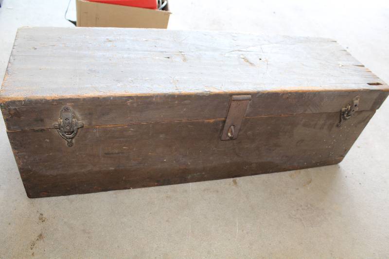 lot 327 image: Wood Tool Box