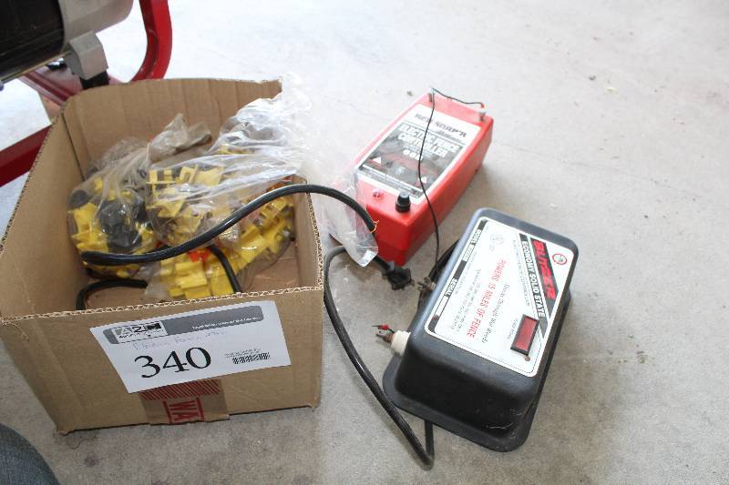 lot 340 image: Red Snapr Electric Fence Controller