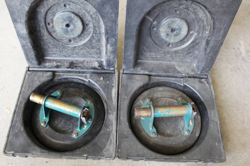 lot 339 image: Lot of (2) Woods Powr-Grip Glass Suction Cups
