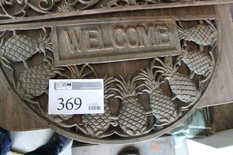 lot 369 image: Pineapple Welcome Mat