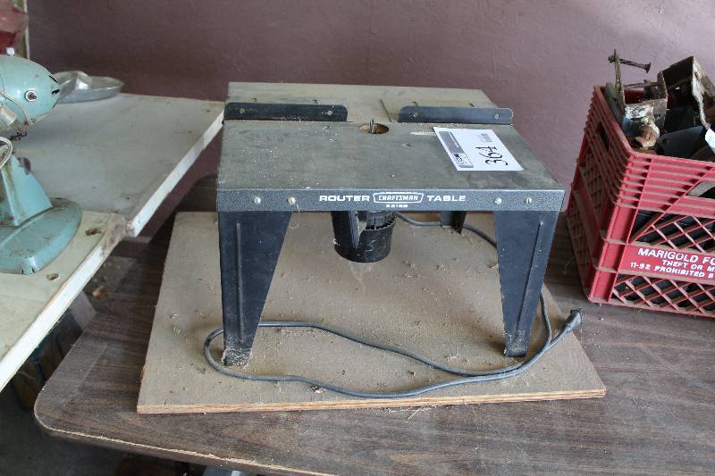 lot 364 image: Craftsman Router Table w Black & Decker Router