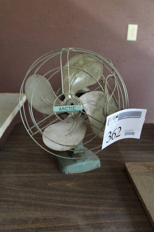 lot 362 image: Arctic 4-Blade Table Fan