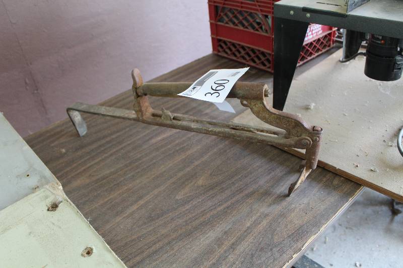 lot 360 image: Metal Tool