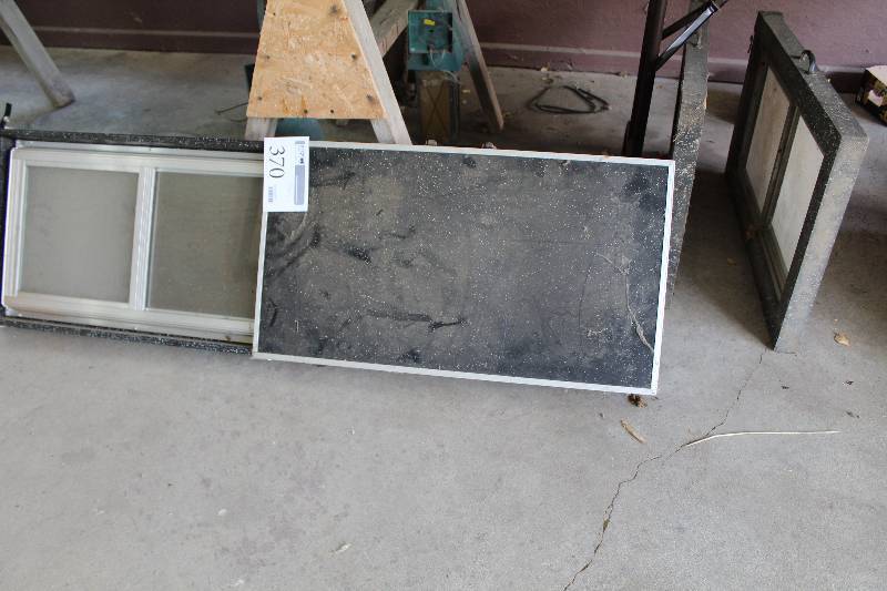 lot 370 image: Lot of (3) Windows