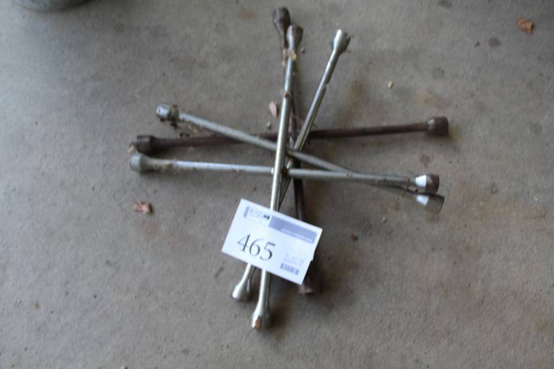 lot 465 image: Lot of (3) Tire Irons
