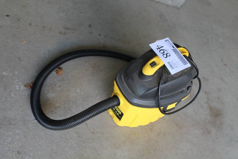 lot 468 image: Stanley 3-Gallon WetDry Vac