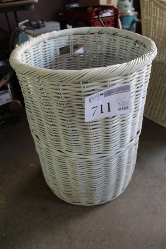 lot 711 image: Wicker Basket