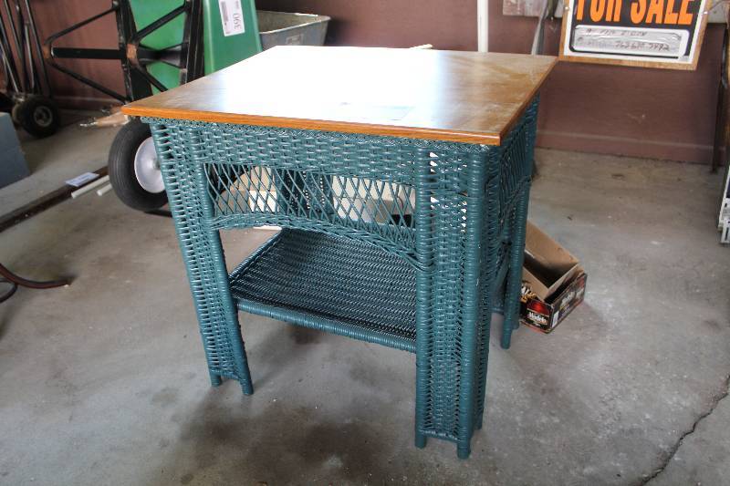 lot 704 image: End Table