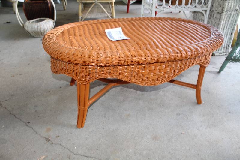 lot 698 image: Wicker Coffee Table