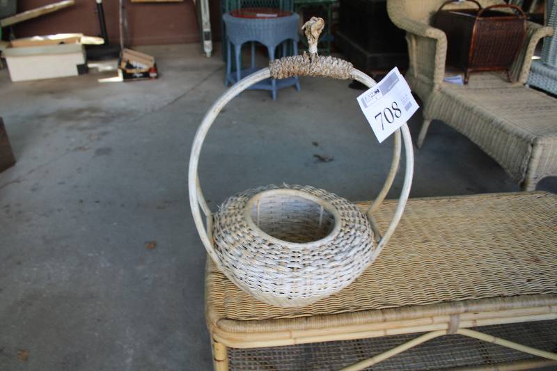 lot 708 image: Wicker Hanging Basket