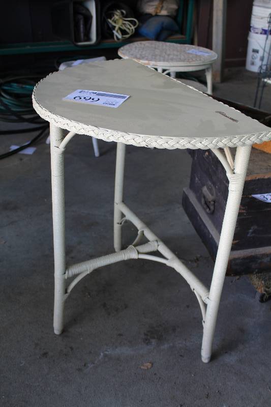 lot 699 image: Side Table