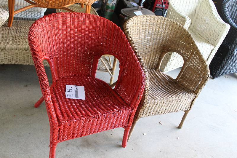 lot 714 image: Lot of (2) Wicker Chairs