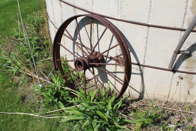 lot 385 image: 36in. Metal Wagon Wheel