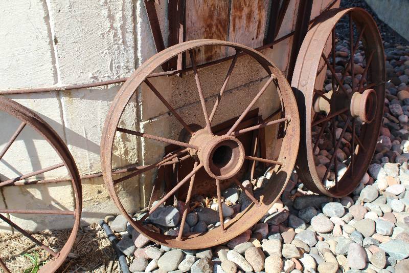 lot 387 image: 36in. Metal Wagon Wheel